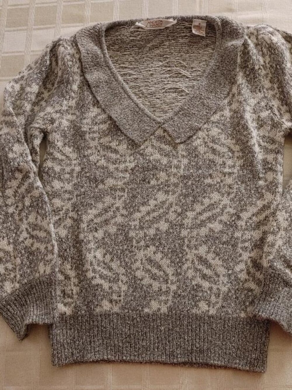 Vintage Gray & White Andrea Haber V-Neck Size S Sweater